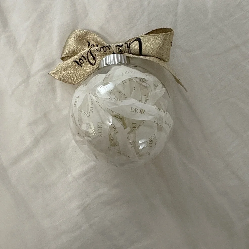 Dior Festive Ornament - Gold and White - Set of 14 - Picture 5 of 10